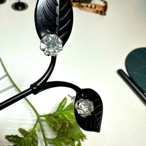 women's earrings with gems q